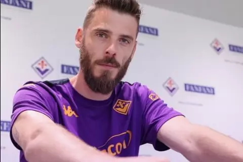 رغم اقتراب موناكو.. تقارير: دي خيا يمدد تعاقده مع فيورنتينا